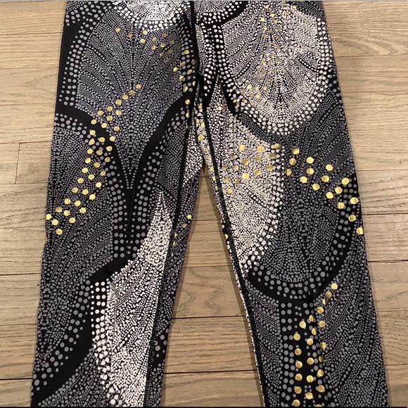 Fabletics Salar Leggings in Foil Flurry - Picture 3 of 5